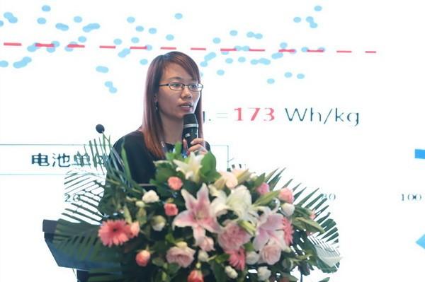 
	中國儲能網(wǎng)訊：當前，電動汽車已經(jīng)成為全球汽車產(chǎn)業(yè)發(fā)展的戰(zhàn)略方向，動力電池的進步成就了今天的電動汽車，也決定著未來電動汽車市場化的步伐。如何推動動力電池與其他環(huán)節(jié)的協(xié)調(diào)配合將直接影響動力電池，乃至新能源汽車的下一步發(fā)展前景
