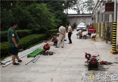 

　　農(nóng)村電氣化網(wǎng)訊：“三供一業(yè)”分離移交工作開展以來，鳳翔分公司按照“維修為主，適當(dāng)改造，充分利舊”的改造原則和“絕不推倒重來”的工作標(biāo)準(zhǔn)，不等不靠、自我加壓、狠抓落實(shí)，強(qiáng)力推進(jìn)，有效保證了“三供一業(yè)”分離移交工作實(shí)現(xiàn)了預(yù)期目標(biāo)。

　　一是制定方案，效能監(jiān)察