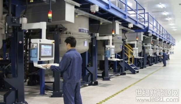 中國多晶硅和硅片生產(chǎn)商大全新能源公司已感受到近期中國政府太陽能裝機量政策變化帶來的重大影響，2018年二季度，公司硅片出貨量大幅下跌了50％。



大全已將2018年二季度的硅片出貨量指導(dǎo)值修訂至約950萬-1000萬片，低于此前1500萬-2000萬片的指導(dǎo)值