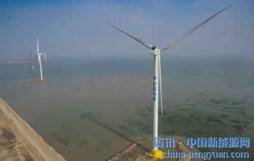                                                                                                                                                                     
	　　坐落在天津濱海新區(qū)南港工業(yè)區(qū)內(nèi)的南港海上風(fēng)電場一期首批５臺風(fēng)力發(fā)電機，日前正式并網(wǎng)發(fā)電。本月底前，剩余１３臺風(fēng)機也將全部并網(wǎng)