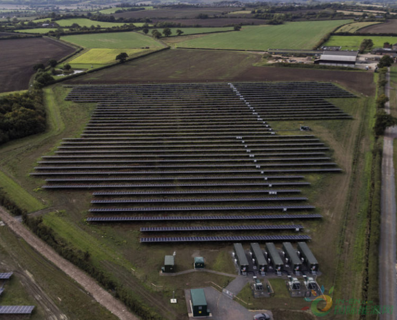 
	中國儲能網(wǎng)訊：國際太陽能光伏網(wǎng)訊：英國獨立能源公司Eelpower宣布將在2022年前投資5億英鎊在英國安裝1GW儲能系統(tǒng)，近日從Anesco購買了20MW Rock Farm儲能項目。Eelpower表示在過去10個月中已與Anesco合作開發(fā)了總計33MW的儲能項目