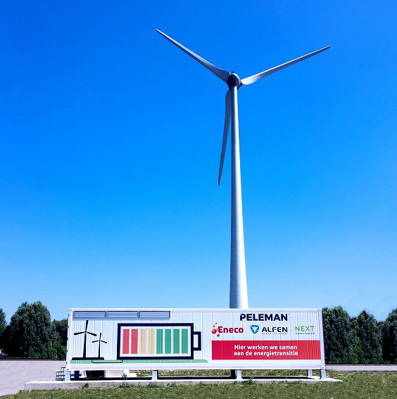 
	中國儲能網(wǎng)訊：據(jù)悉，Kraftwerke公司計劃提供“虛擬發(fā)電廠”服務，并將為其配套部署一個容量為2MW/2MWh電池儲能系統(tǒng)。該電池儲能系統(tǒng)將集成在一起，提供電網(wǎng)側(cè)和用戶側(cè)儲能的優(yōu)勢