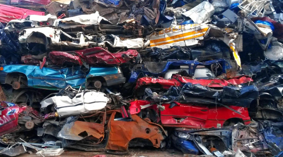 　　【中國儀表網(wǎng) 儀表文件】為深入推進(jìn)我國固體廢物污染環(huán)境防治工作，有效防范固體廢物污染環(huán)境風(fēng)險(xiǎn)，生態(tài)環(huán)境部研究起草了《固體廢物污染環(huán)境防治法(修訂草案)(征求意見稿)》，各機(jī)關(guān)團(tuán)體、企事業(yè)單位和個(gè)人可于2018年8月18日之前向生態(tài)環(huán)境部提出意見和建議。  　　固體廢物是指在生產(chǎn)、生活和其他活動(dòng)中產(chǎn)生的喪失原有利用價(jià)值或者雖未喪失利用價(jià)值但被拋棄或者放棄的固態(tài)、半固態(tài)和置于容器中的氣態(tài)的物品、物質(zhì)以及法律、行政法規(guī)規(guī)定納入固體廢物管理的物品、物質(zhì)