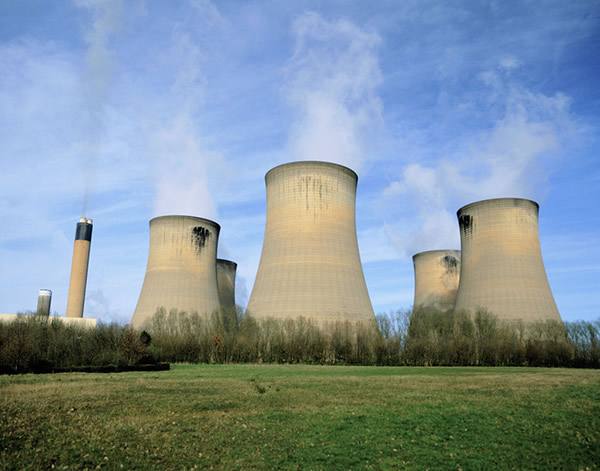 近日，英國國家基礎(chǔ)設(shè)施委員會（NIC）敦促政府抓住發(fā)展可再生能源的黃金機遇，放棄核電項目，轉(zhuǎn)向更便宜的可再生能源。財經(jīng)日歷資訊快遞貴金屬模擬交易貴金屬專家直播室金投網(wǎng)貴金屬行情軟件該建議屬于英國首次國家基礎(chǔ)設(shè)施評估，實際上是對該國基礎(chǔ)設(shè)施未來幾年必須如何適應(yīng)和發(fā)展的研究