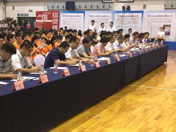 
	
                    
	7月20日，由中共宜興市委、宜興市人民政府主辦，宜興市科技和人才工作領(lǐng)導(dǎo)小組、宜興團市委、宜興市人社局、宜興市教育局承辦的“青鳳來宜 夢圓陶都”——2018年宜興籍優(yōu)秀學(xué)子家鄉(xiāng)行活動在宜興市體育館舉行。宜興市市委常委、組織部長余俊慧，宜興團市委、宜興市人社局、宜興市教育局等相關(guān)領(lǐng)導(dǎo)出席活動，遠東智慧能源股份有限公司（簡稱：智慧能源 股票代碼：600869）人力資源部高級總監(jiān)陶存書參會并發(fā)言，投資人、電纜產(chǎn)業(yè)人