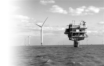  　　風從海上來，“取電”正當時。
 
　　位于江蘇省東南部、長江三角洲北翼的如東縣，東北兩面臨海