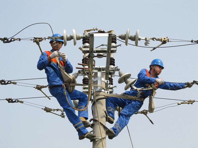 　　遼寧電力加快撫順電網(wǎng)建設(shè)步伐，十三五期間規(guī)劃投資63.1億元，為撫順新一輪的振興發(fā)展做出積極貢獻(xiàn)。下面跟小編一起來了解一下遼寧電力加快撫順電網(wǎng)建設(shè)步伐的具體情況，希望對(duì)大家有幫助