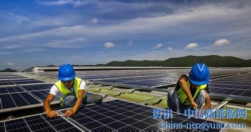                                                                                                                                                                     
	　　近日，舟山單個(gè)屋面裝機(jī)容量最大的光伏發(fā)電項(xiàng)目已進(jìn)入調(diào)試階段，即將在浙江華業(yè)塑料機(jī)械有限公司投產(chǎn)。近日，記者走進(jìn)浙江華業(yè)塑料機(jī)械有限公司生產(chǎn)車間看到，機(jī)器設(shè)備正在運(yùn)轉(zhuǎn)，螺桿工人