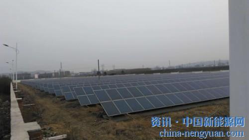                                                                                                                                                                     
	　　7月20日，記者從省工信廳獲悉，上半年，我省太陽能光伏產(chǎn)業(yè)發(fā)展勢頭良好，全省太陽能光伏行業(yè)中20戶重點(diǎn)企業(yè)累計(jì)完成工業(yè)總產(chǎn)值230.48億元，同比增長13.91%。

	　　