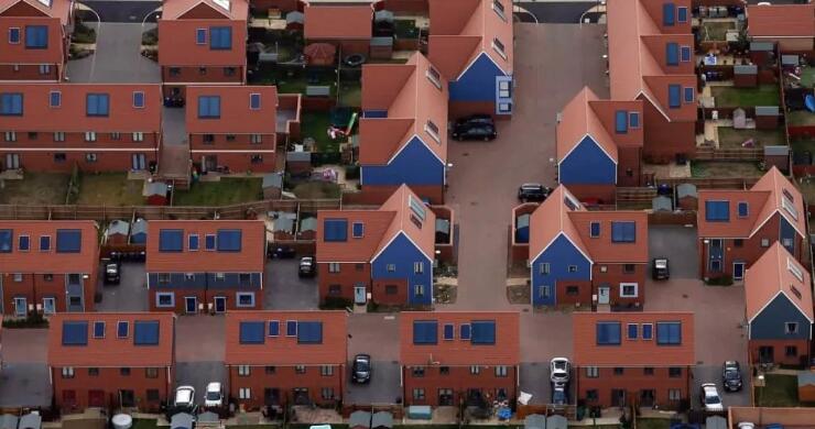 英國政府表示，綠色能源補貼計劃將在明年終止，而且沒有替代計劃。此舉引發(fā)再生能源業(yè)和綠色團體指控，政府嚴重打擊戶用光伏市場