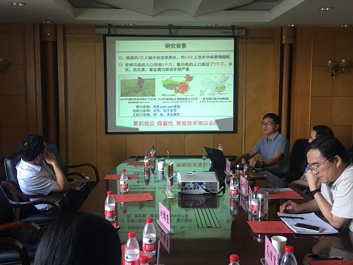 　　【中國儀表網(wǎng) 儀表會議】7月14日，安徽省仿生感知與先進機器人技術重點實驗室2018年年會暨學術委委員會會議在智能所三樓第一會議室召開。安徽省科技廳領導、研究院領導、實驗室學術委員會委員、實驗室六個方向?qū)W科帶頭人等近二十人參加了會議