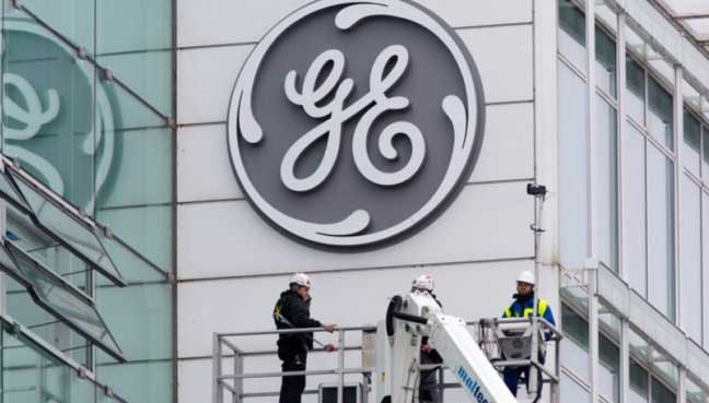 
	
                    
	【電纜網(wǎng)訊】美國(guó)通用電氣公司近日發(fā)布季度財(cái)報(bào)稱，今年二季度，通用電氣集團(tuán)利潤(rùn)下降28%，這主要是因?yàn)殡娏I(yè)務(wù)的疲軟抵消了航空和醫(yī)療保健業(yè)務(wù)的增長(zhǎng)。

	

	通用電氣的航空，運(yùn)輸和醫(yī)療保健部門都實(shí)現(xiàn)了利潤(rùn)增長(zhǎng)，并繼續(xù)取得穩(wěn)定的業(yè)績(jī)