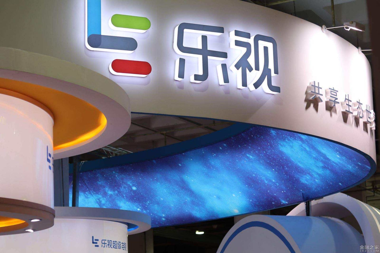 
	
                    
	【電纜網(wǎng)訊】7月23日，樂視網(wǎng)以9.17%的大跌開盤，最終一路踉蹌以3.04元收盤，收跌逾7%。就在3天前的7月20日晚間，樂視網(wǎng)發(fā)布了《關(guān)于股票存在被暫停上市風(fēng)險(xiǎn)的提示性公告》，樂視網(wǎng)在公告中稱預(yù)計(jì)2018年1-6月總計(jì)虧損超過11億元，同時(shí)公司也存在被暫停上市的風(fēng)險(xiǎn)