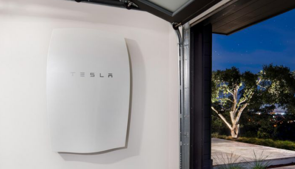 
	中國(guó)儲(chǔ)能網(wǎng)訊：據(jù)報(bào)道，特斯拉公司因未能滿(mǎn)足住宅太陽(yáng)能系統(tǒng)和Powerwall電池產(chǎn)品的交貨時(shí)間而在受到質(zhì)疑和斥責(zé)。


	


	《今日美國(guó)》最近的的報(bào)道比較樂(lè)觀，但仍然表示，“生產(chǎn)速度緩慢意味著Powerwalls生產(chǎn)量太少，對(duì)于訂購(gòu)這款產(chǎn)品的客戶(hù)來(lái)說(shuō)沒(méi)有產(chǎn)品可用