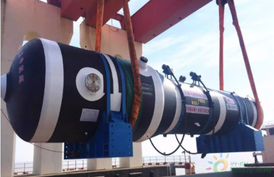 
                    

7月25日，在江蘇核電有限公司、中國(guó)核電工程有限公司、中國(guó)核動(dòng)力研究設(shè)計(jì)院等多家單位的參與見(jiàn)證下，由中國(guó)核動(dòng)力研究設(shè)計(jì)院負(fù)責(zé)設(shè)計(jì)、采購(gòu)的田灣5號(hào)機(jī)組首臺(tái)蒸汽發(fā)生器在上海電氣核電設(shè)備有限公司完成裝船發(fā)運(yùn)。
 
　　蒸汽發(fā)生器不僅是核電站最重要的主設(shè)備之一，還是核安全級(jí)別最高的設(shè)備之一