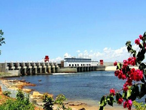 
	
                    
	【電纜網(wǎng)訊】7月22日上午9時(shí)，由中國(guó)水電八局承建的亞洲第一長(zhǎng)壩、柬埔寨最大水電工程——桑河二級(jí)水電站6#機(jī)組順利完成72小時(shí)試運(yùn)行，較合同工期提前9天投產(chǎn)發(fā)電。

	

	桑河二級(jí)水電站位于柬埔寨王國(guó)東北部上丁省西山區(qū)境內(nèi)的桑河干流上