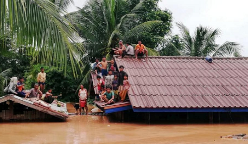 
	
                    
	【電纜網(wǎng)訊】當(dāng)?shù)貢r(shí)間2018年7月24日，老撾阿速坡省（Attapeu）一座水電站大壩發(fā)生坍塌，造成多個(gè)村莊被淹，至少5人死亡，另有數(shù)百人失蹤。

	

	據(jù)老撾巴特寮通訊社報(bào)道，桑片-桑南內(nèi)水電站位于老撾首都萬(wàn)象東南約570公里的阿速坡省薩南賽縣，主要由韓國(guó)公司投資建設(shè)，目前仍在建設(shè)中