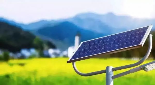                                         
	　　Facebook將資助六個(gè)大型太陽能項(xiàng)目的建設(shè)，以抵消其普賴恩維爾市（Prineville）數(shù)據(jù)中心園區(qū)的用電量，該公司表示將產(chǎn)生足夠的清潔電力來運(yùn)行該站點(diǎn)的所有五個(gè)數(shù)據(jù)中心。

	　　位于普賴恩維爾市中心以南的兩個(gè)太陽能項(xiàng)目，以及位于猶他州太平洋電力公司的電網(wǎng)的四個(gè)太陽能項(xiàng)目，將產(chǎn)生437兆瓦的電力