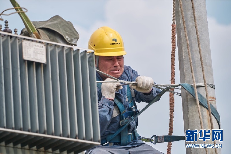 　　據(jù)南方電網(wǎng)公司廣州供電局消息，今年以來，廣州地區(qū)電力供應情況總體平穩(wěn)有序，各類用戶的用電需求基本滿足。廣州供電局推出一系列方案提升服務水平，供電服務客戶滿意度在廣州市社情民意調(diào)查中排名第一