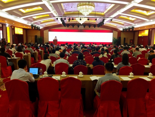 　　【中國(guó)儀表網(wǎng) 儀表產(chǎn)業(yè)】為聯(lián)合中國(guó)科學(xué)院電鏡相關(guān)技術(shù)與應(yīng)用單位，加強(qiáng)中科院電鏡使用、應(yīng)用技術(shù)交流與服務(wù)，7月18日，中科院電鏡技術(shù)聯(lián)盟成立大會(huì)暨電鏡技術(shù)與應(yīng)用交流會(huì)議在北京召開(kāi)。會(huì)議由中科院條件保障與財(cái)務(wù)局組織，條財(cái)局相關(guān)負(fù)責(zé)人以及院內(nèi)60余家研究所電鏡領(lǐng)域科技人員、院外電鏡領(lǐng)域?qū)＜液碗婄R廠商代表共220余人參加會(huì)議