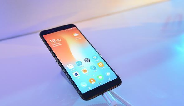 
	
                    
	【電纜網(wǎng)訊】7月27日，國美通訊（600898）發(fā)布業(yè)績預告，公司預計2018年1-6月歸屬上市公司股東的凈利潤-5000.00萬，同比變動-253.19%。通信設備行業(yè)平均凈利潤增長率為24.35%