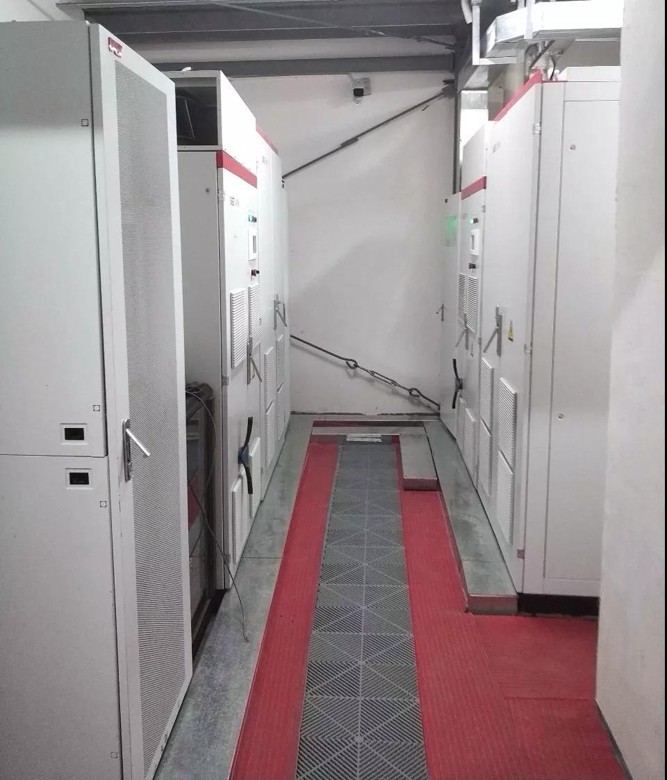 
	中國儲能網訊：隨著目前用戶側電力市場改革的推進，以及綜合能源服務，售電業(yè)務，分布式光伏市場化的快速發(fā)展，工商業(yè)儲能市場需求越來越明確，商業(yè)模式也越來越清晰。


	首先，儲能電池價格的大幅下降促進工商業(yè)儲能收益率越來越好