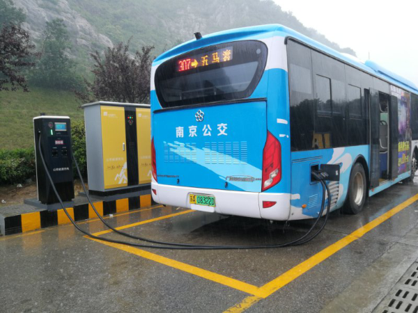 
	
                    
	近日，遠東智慧能源股份有限公司（簡稱：智慧能源 股票代碼：600869）全資子公司遠東電纜有限公司（簡稱：遠東電纜）自主研發(fā)的充電樁電纜成功完成真實工況試驗。此次試驗從客戶真實使用工況出發(fā)，進行分析、討論，采用高于標準要求而設計的真實工況模擬試驗