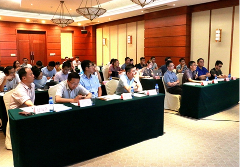 　　【中國(guó)儀表網(wǎng) 儀表會(huì)議】7月22日，國(guó)家重點(diǎn)研發(fā)計(jì)劃“海洋環(huán)境安全保障”重點(diǎn)專項(xiàng)“海洋生物化學(xué)常規(guī)要素在線監(jiān)測(cè)儀器研制及產(chǎn)業(yè)化(2016YFC1400600)”項(xiàng)目課題中期進(jìn)展督查會(huì)在山東煙臺(tái)順利召開(kāi)。項(xiàng)目責(zé)任專家彭曉彤研究員、李民研究員，項(xiàng)目監(jiān)理張宏太部長(zhǎng)、晏韜高工，中國(guó)科學(xué)院煙臺(tái)海岸帶研究所黨委副書(shū)記王曉斌、科技處處長(zhǎng)王德，中國(guó)科學(xué)院合肥物質(zhì)科學(xué)研究院科研規(guī)劃處副處長(zhǎng)任啟龍、項(xiàng)目負(fù)責(zé)人趙南京研究員、項(xiàng)目各課題負(fù)責(zé)人及課題骨干等30余人參加了會(huì)議