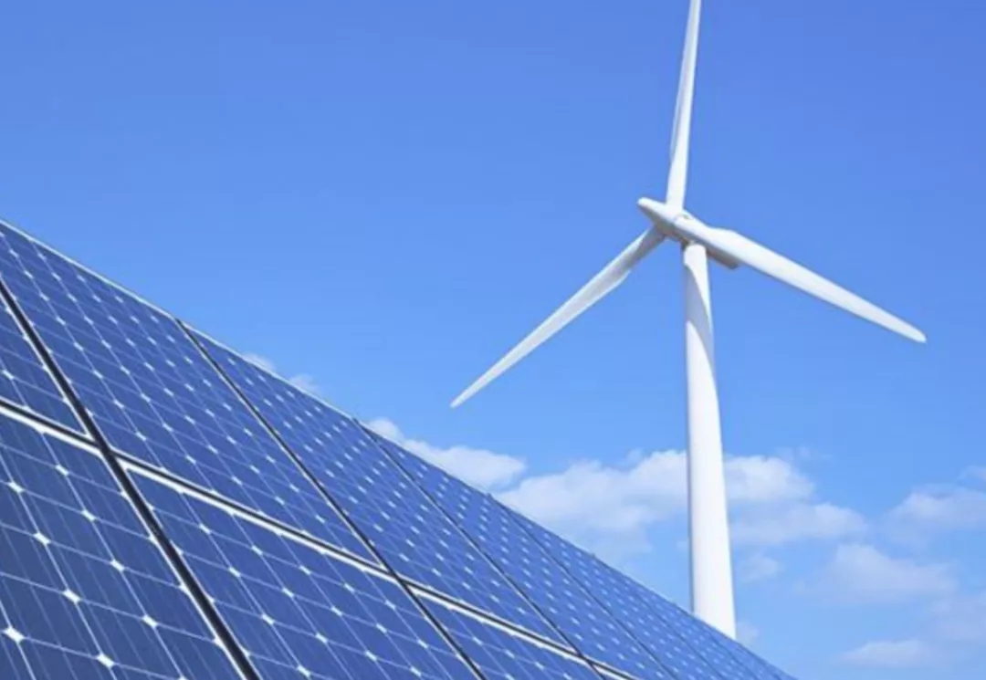 　　島由于遠(yuǎn)離陸地，并網(wǎng)電力設(shè)施建設(shè)難度大，通電成本非常高。而泛能結(jié)合微電網(wǎng)的推出，解決了這一難題