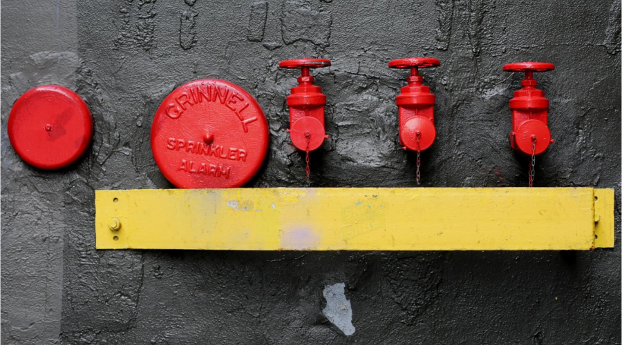 　　【中國(guó)儀表網(wǎng) 儀表產(chǎn)業(yè)】近日，中國(guó)合格評(píng)定國(guó)家認(rèn)可委員會(huì)(CNAS)委派的專家組對(duì)浙江省泵閥產(chǎn)品質(zhì)量檢驗(yàn)中心(永嘉縣質(zhì)量技術(shù)監(jiān)督檢測(cè)研究院)進(jìn)行實(shí)驗(yàn)室認(rèn)可現(xiàn)場(chǎng)評(píng)審，浙江省泵閥產(chǎn)品質(zhì)量檢驗(yàn)中心開展檢驗(yàn)檢測(cè)的閥門及相關(guān)產(chǎn)品、金屬材料及制品、玩具及相關(guān)產(chǎn)品共419項(xiàng)標(biāo)準(zhǔn)順利獲得國(guó)家(CNAS)實(shí)驗(yàn)室認(rèn)可機(jī)構(gòu)的認(rèn)可。  　　永嘉被稱為“中國(guó)泵閥之鄉(xiāng)”，泵閥企業(yè)不僅數(shù)量多且實(shí)力強(qiáng)