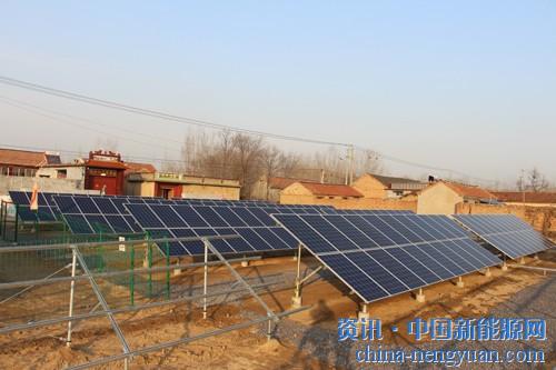                                                                                                                                                                     
	　　記者從31日在安徽省金寨縣召開的全國(guó)村級(jí)光伏扶貧電站建設(shè)管理工作會(huì)上獲悉，自2014年實(shí)施光伏扶貧以來，已取得顯著的階段性成果，對(duì)帶動(dòng)群眾增收脫貧，壯大農(nóng)村集體經(jīng)濟(jì)，保障農(nóng)村