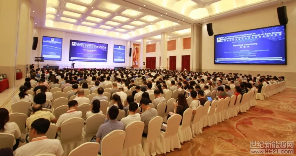  7月30日，由中國(guó)科學(xué)院合肥物質(zhì)科學(xué)研究院等單位聯(lián)合主辦、陽光電源傾情贊助的第22屆國(guó)際太陽能光化學(xué)轉(zhuǎn)換與儲(chǔ)存大會(huì)（IPS-22）在合肥隆重召開，吸引了來自美、德、英、日、韓、中等50多個(gè)國(guó)家和地區(qū)的近千位專家學(xué)者前來參會(huì)。



IPS大會(huì)是太陽能光化學(xué)轉(zhuǎn)換與儲(chǔ)存領(lǐng)域最具歷史和國(guó)際影響力的盛會(huì)，為該領(lǐng)域廣大科研工作者們提供了一個(gè)高水平的交流互動(dòng)平臺(tái)，并促進(jìn)了學(xué)術(shù)界和工業(yè)界之間的合作與交流