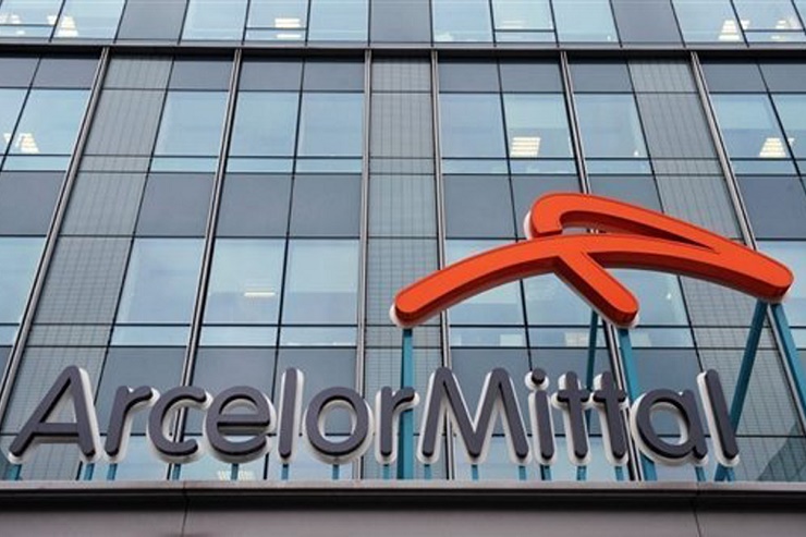 
	
                    
	【電纜網(wǎng)訊】加拿大最大的鋼鐵制造商ArcelorMittal Dofasco負責(zé)人表示，如果政府不反擊美國關(guān)稅，公司可能不得不解雇1000名工人并重新審查7.5億加元（5.64億美元）的投資。

	

	ArcelorMittal Dofasco首席執(zhí)行官Sean Donnelly周二在渥太華告訴立法者，加拿大不應(yīng)動搖其計劃，以抵制美國對鋼鐵進口征收的25％的關(guān)稅