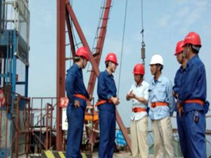 
	
                    
	【電纜網(wǎng)訊】7月30日下午5點16分，華能渭南熱電聯(lián)產(chǎn)2×350MW機組工程201米煙囪外筒工程順利結(jié)頂，提前完成了項目既定目標及業(yè)主里程碑工程計劃。

	

	據(jù)悉，華能渭南熱電工程是陜西“十三五”期間的重大民生工程，也是2016年陜西省重點項目