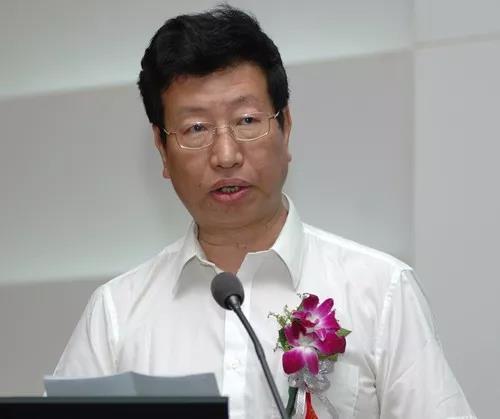                                         
	　　為認真貫徹落實中央《關于打贏脫貧攻堅戰(zhàn)三年行動的指導意見》精神，把村級光伏扶貧電站建設工作落實落細，向縱深推進。7月31日，國務院扶貧辦、國家能源局在安徽金寨召開全國村級光伏扶貧電站建設管理工作會