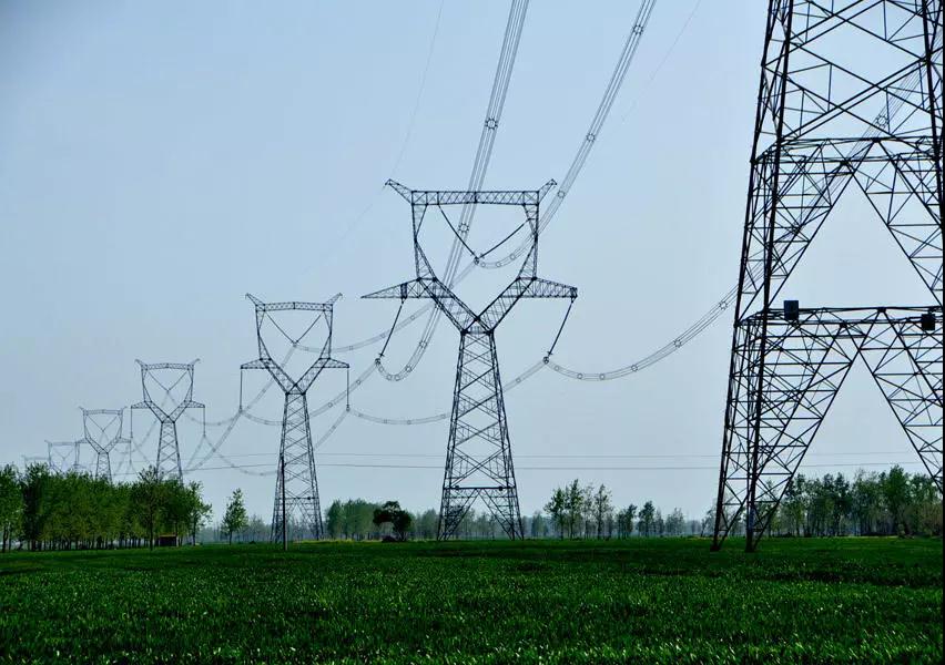 
	
                    
	【電纜網(wǎng)訊】日前，國家電網(wǎng)公司電子商務(wù)平臺發(fā)布了《關(guān)于供應(yīng)商不良行為處理情況的通報(bào)（2018年8月）》，依據(jù)《國家電網(wǎng)公司供應(yīng)商不良行為處理管理細(xì)則》的有關(guān)規(guī)定，對出現(xiàn)重大產(chǎn)品質(zhì)量問題、履約不誠信等問題的供應(yīng)商進(jìn)行了處理。此次一共通報(bào)了276起不良行為，范圍涉及電抗器、變壓器、電纜附件、電纜、導(dǎo)線等諸多產(chǎn)品