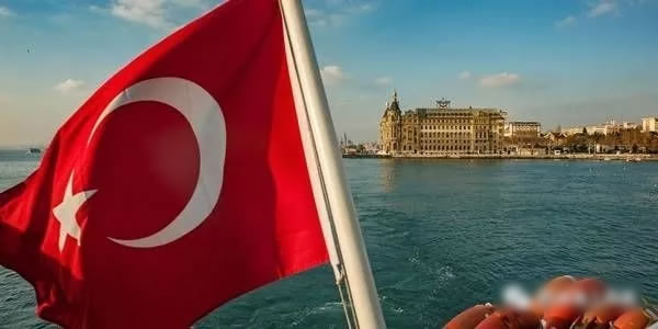                                         
	　　土耳其具有豐富的陸上風(fēng)電資源，截至2017年底，陸上風(fēng)電裝機(jī)超過700萬千瓦。雖然土耳其海上風(fēng)資源也十分豐富，但至今仍然沒有海上風(fēng)電項目