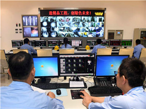 
	
                    
	【電纜網(wǎng)訊】8月1日，安徽省首座直燃生物質(zhì)發(fā)電廠1×30兆瓦發(fā)電機(jī)組結(jié)束168小時(shí)不間斷滿負(fù)荷發(fā)電運(yùn)行，正式并入國家電網(wǎng)發(fā)電投產(chǎn)。

	

	據(jù)介紹，該生物質(zhì)發(fā)電廠年消耗各類生物質(zhì)燃料約45萬噸，有效解決各類農(nóng)作物秸稈回收難的問題，為當(dāng)?shù)剞r(nóng)民增收300余萬元