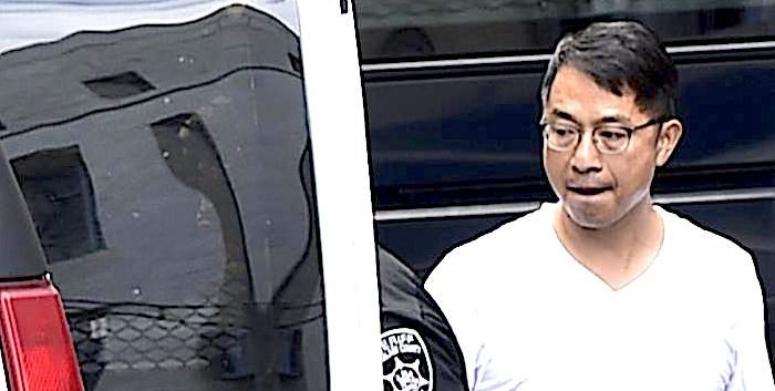 
	
                    
	【電纜網(wǎng)訊】美國聯(lián)邦調(diào)查局FBI表示，與中國公司有聯(lián)系的一位通用電氣（紐約證券交易所股票代碼：GE）工程師因涉嫌竊取與機(jī)電渦輪機(jī)技術(shù)相關(guān)的文件而被捕。

	

	FBI稱，該工程師是一名美國公民，據(jù)信也被認(rèn)為擁有中國公民身份，于2008年被通用電氣公司聘用在紐約州斯克內(nèi)克塔迪市（Schenectady）的電力部門工作