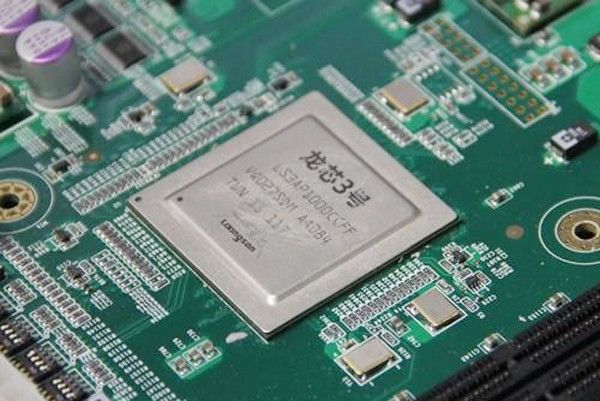 　　【中國儀表網 儀表上游】芯片設計位于半導體產業(yè)的最上游，是半導體產業(yè)最核心的基礎，擁有極高的技術壁壘，需要大量的人力、物力投入，需要較長時間的技術積累和經驗沉淀。目前，全球芯片設計仍處于高度壟斷格局，美國占據(jù)著最大市場份額