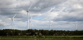 
 
 　　東方風(fēng)力發(fā)電網(wǎng)訊：維斯塔斯日前收到Xcel能源公司184兆瓦的訂單。作為全球風(fēng)能領(lǐng)導(dǎo)者，Xcel能源公司的這筆大訂單將服務(wù)于其負(fù)責(zé)的明尼蘇達(dá)州200兆瓦的Blazing Star風(fēng)能項(xiàng)目，并以2.0操作模式交付184兆瓦的v120-2.2MW渦輪機(jī)，完整項(xiàng)目規(guī)模包括以前購買的2兆瓦維斯塔斯PTC組件