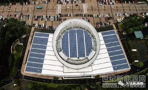 近日，國家機關事務管理局(簡稱“國管局”) 公共機構節(jié)能管理司發(fā)布了《關于印發(fā)公共機構分布式光伏發(fā)電系統(tǒng)建設指南的通知》，通知從施工方資質、設計要求、設備要求、施工要求、運維要求、安全管理等方面做出了明確規(guī)定。

早在16年就有一些縣市身先力行地在辦公樓屋頂安裝了光伏電站