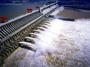 
	
                    
	【電纜網(wǎng)訊】2018年中報期以至，上市公司爭先恐后的披露了上半年的公司業(yè)績，在新能源領(lǐng)域，三峽水利這家大型水電公司也于8月2日發(fā)布了今年中報。據(jù)中報顯示，今年上半年，三峽水利實現(xiàn)營業(yè)收入5.07億元，同比增長7.11%，實現(xiàn)歸屬于上市公司股東的凈利潤1.39億元，同比增長1.48%，基本每股收益0.14元