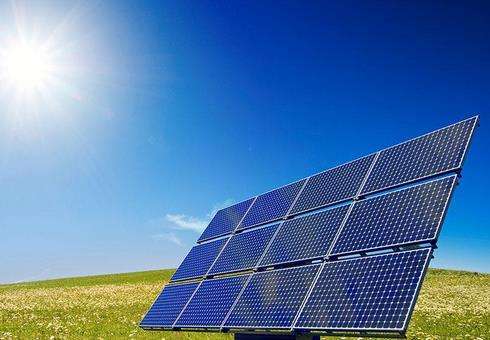 
	
                    
	【電纜網(wǎng)訊】如果說“531”光伏新政是對國內(nèi)市場份額進行“優(yōu)勝劣汰”的再分配，那么印度自7月30日開始對中國、馬來西亞等過的太陽能電池(無論是否封裝為組件)征收25%的保障性關稅，則是再度從那些應該“劣汰”的光伏企業(yè)手中，奪走了國際市場的一份大“蛋糕”。

	

	印度光伏市場對我國光伏企業(yè)有多重要？此前，印度相關行業(yè)發(fā)布的數(shù)據(jù)顯示，就總體太陽能發(fā)電能力而言，目