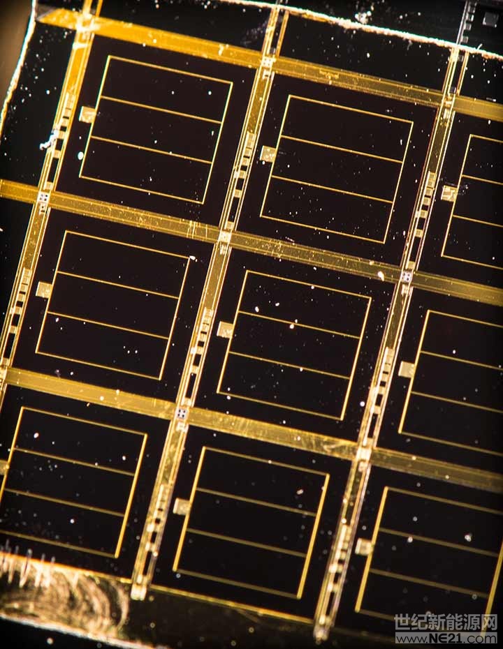  美國國家可再生能源實驗室(NREL)開發(fā)出了一種在III-V族元素中使用砷化鎵和其他化合物生產光伏電池的改進方法。這些材料以效率極高而著稱，但其昂貴的生產成本意味著它們的使用僅限于衛(wèi)星和無人飛行器等小衛(wèi)星應用