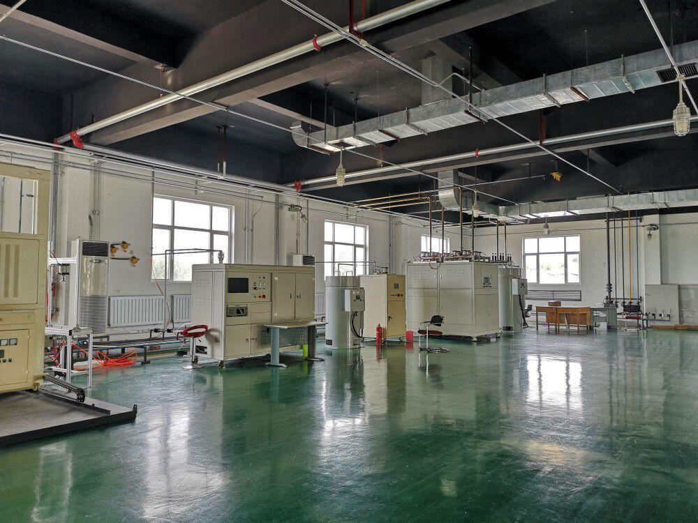 
	中國儲(chǔ)能網(wǎng)訊：近日，全國首套以煤為原料的固體氧化物燃料電池(SOFC)項(xiàng)目在晉煤集團(tuán)天溪煤制油分公司燃料電池實(shí)驗(yàn)室打通全流程，實(shí)現(xiàn)了從煤經(jīng)氣化再通過SOFC發(fā)電示范。


	


	據(jù)悉，“碳燃料電池關(guān)鍵技術(shù)與裝備開發(fā)”是晉煤集團(tuán)承擔(dān)的山西省重點(diǎn)科技攻關(guān)項(xiàng)目，晉煤集團(tuán)煤化工研究院聯(lián)合清華大學(xué)、中國礦業(yè)大學(xué)（北京）、蘇州華清共同開發(fā)