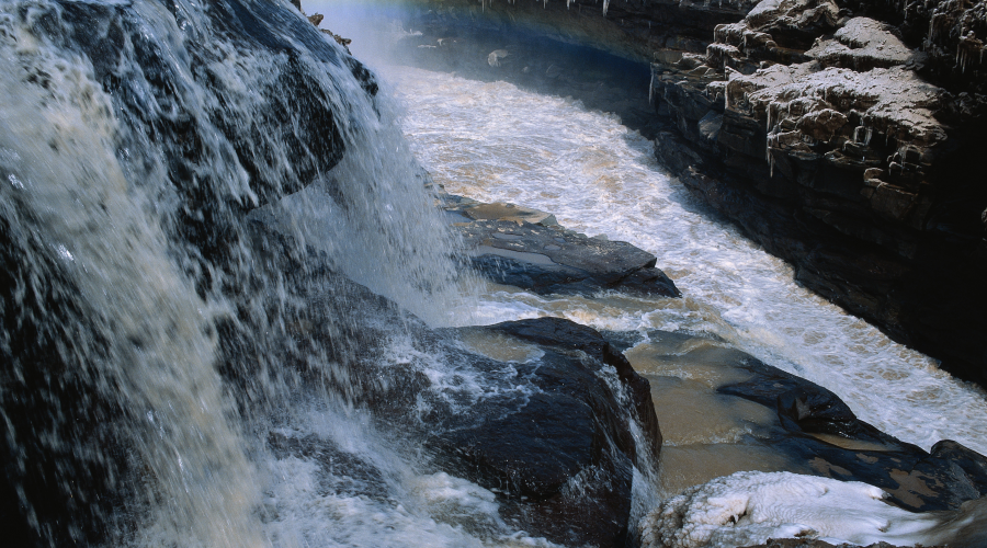 　　【中國儀表網(wǎng) 儀表標(biāo)準(zhǔn)】2018年8月3日，陜西省質(zhì)量技術(shù)監(jiān)督局聯(lián)合相關(guān)部門的多位專家對陜西省地方標(biāo)準(zhǔn)《黃河流域(陜西段)污水綜合排放標(biāo)準(zhǔn)》、《農(nóng)村生活污水處理設(shè)施水污染物排放標(biāo)準(zhǔn)》進(jìn)行了技術(shù)審查。  　　隨著國家“水十條”等文件的發(fā)布，我國的水質(zhì)環(huán)境已經(jīng)有了很大的改善，但是在一些區(qū)域來說，水污染防治工作還有很長的一段路要走