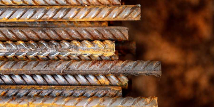 
	
                    
	【電纜網(wǎng)訊】隨著有關(guān)來自中國(guó)和其他亞洲國(guó)家的鋼材進(jìn)口突然激增，中央政府正在考慮建議對(duì)進(jìn)口鋼鐵實(shí)施保障關(guān)稅，以防止在印度大規(guī)模傾銷鋼鐵。

	

	根據(jù)貿(mào)易救濟(jì)總局（DGTR）的消息，鋼鐵部已向他們通報(bào)了本財(cái)政年度第一季度中國(guó)，日本和韓國(guó)大規(guī)模傾銷鋼鐵的情況，特別是在美國(guó)實(shí)施禁令后