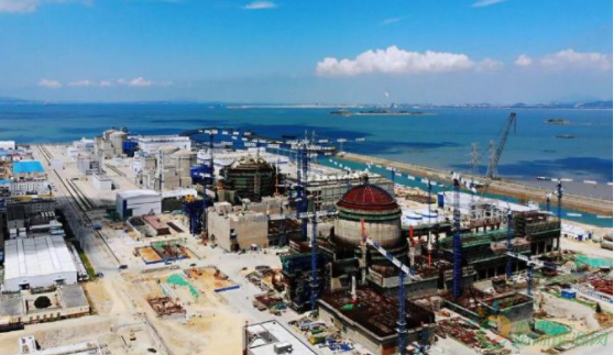 
                    　　2004年，11月的重慶，空氣中已經(jīng)帶著絲絲涼意，而第六屆重慶高交會現(xiàn)場卻氣氛熱烈。在“發(fā)展高新技術(shù)、促進(jìn)西部大開發(fā)”的主題下， 179項項目簽下訂單，成交總額達(dá)122億元