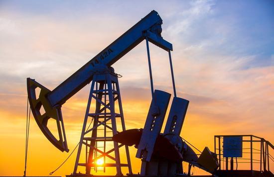 
	
                    
	【電纜網(wǎng)訊】美國公布對(duì)伊朗的制裁后，國際能源署（IEA）發(fā)布了包括石油出口數(shù)據(jù)在內(nèi)的最新報(bào)告。

	

	這家總部位于巴黎的組織周五表示，“由于對(duì)伊朗的石油制裁生效，再加上其他產(chǎn)油國存在的各種生產(chǎn)問題，維持全球原油常規(guī)供應(yīng)將非常具有挑戰(zhàn)性，”國際能源署補(bǔ)充說：“因此，市場前景可能遠(yuǎn)不如今天那么平靜